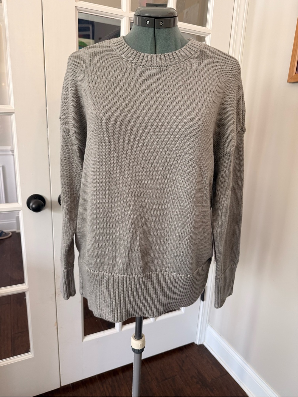 Design History Women's Crewneck Sweater in Light Gray